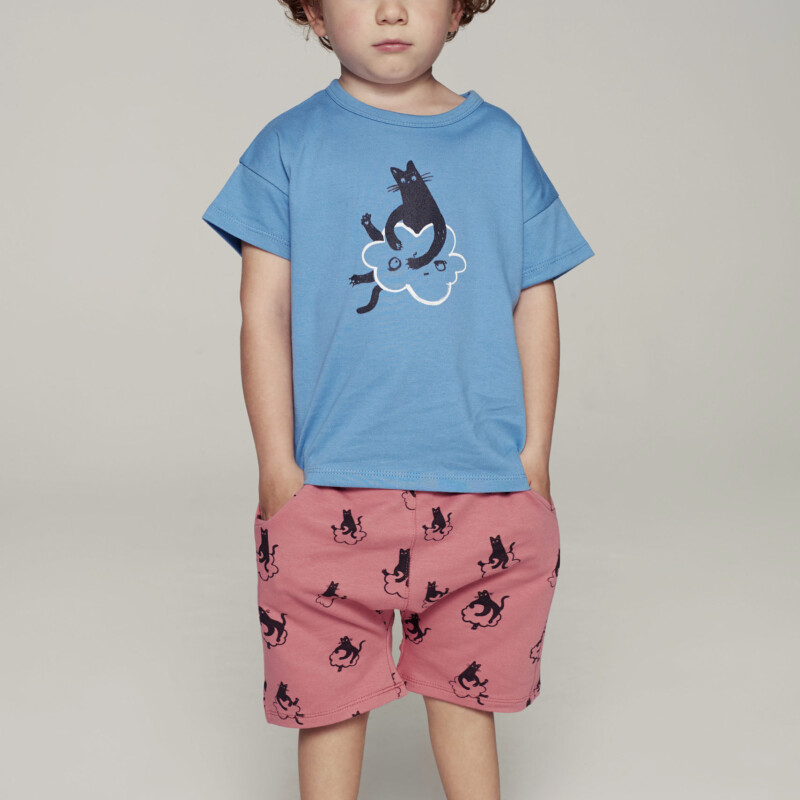 Krotkie spodenki dla dziecka rozowe Koty przod scaled 1